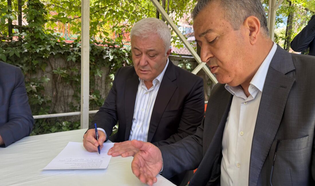 CHP Milletvekili Özkan’dan Siirt İçin 10 Maddelik Çözüm Paketi Cumhuriyet Halk Partisi İzmir milletvekili Tuncay Özkan Siirt’in eğitim sağlık