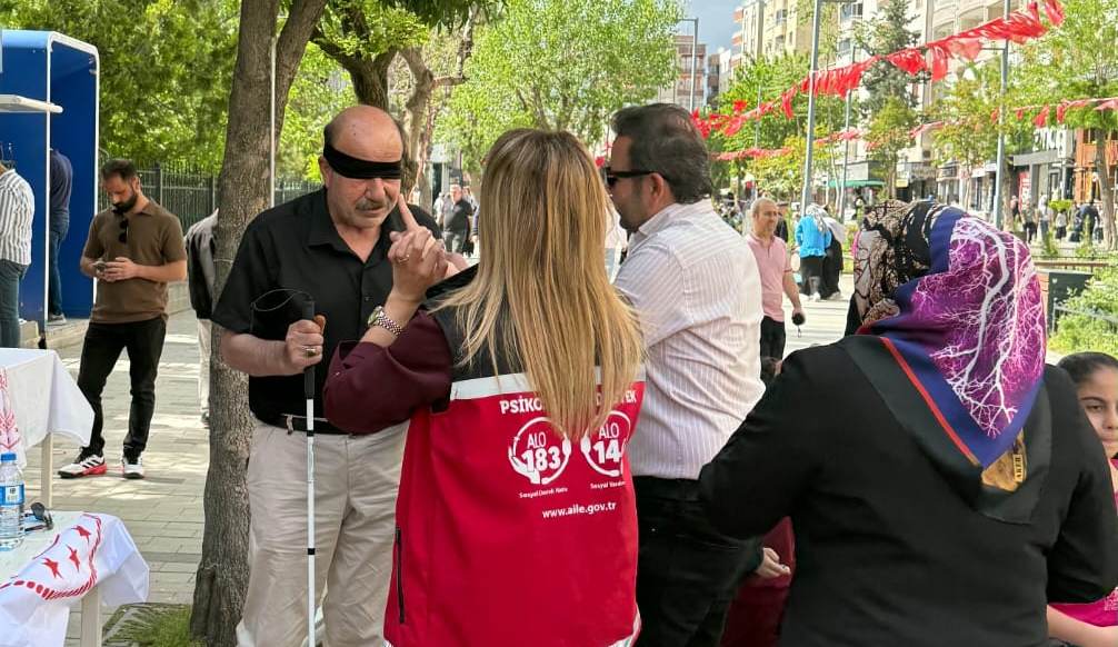 10-16 Mayıs Engelliler Haftası kapsamında, Güres Caddesi’nde Siirt Aile Engelsiz