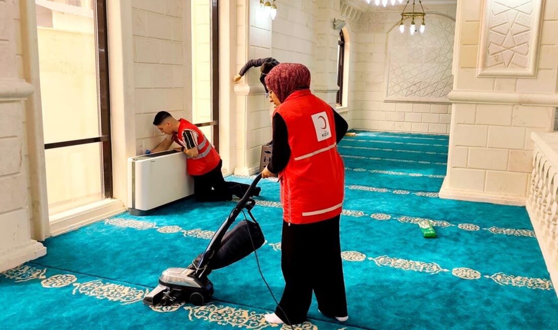 Siirt Kızılay Gönüllerinden Örnek Davranış Kızılay Siirt il Başkanlığı gönülleri örnek çalışmaya imza attılar.