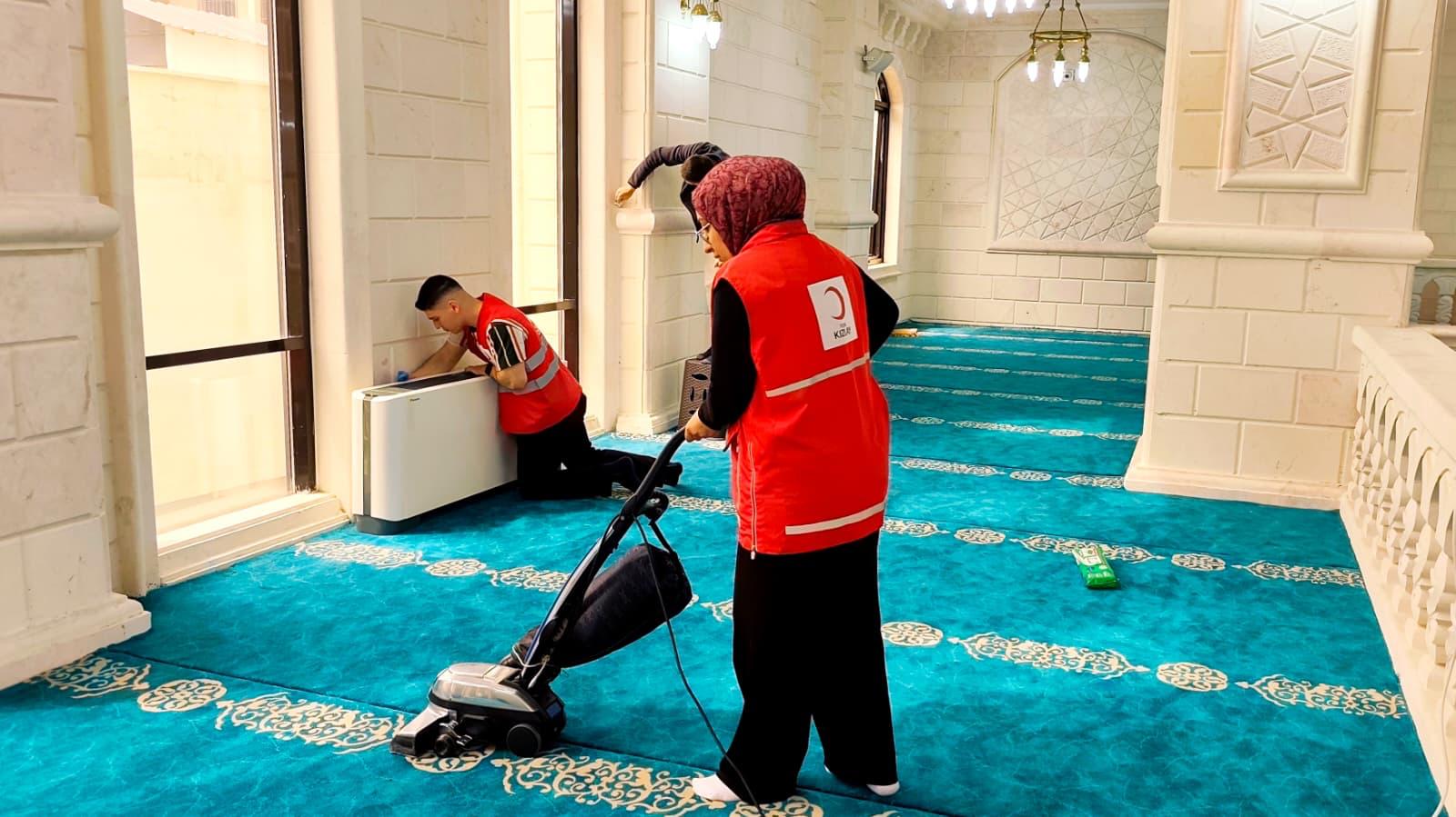 Kızılay Siirt il Başkanlığı gönülleri örnek çalışmaya imza attılar.
