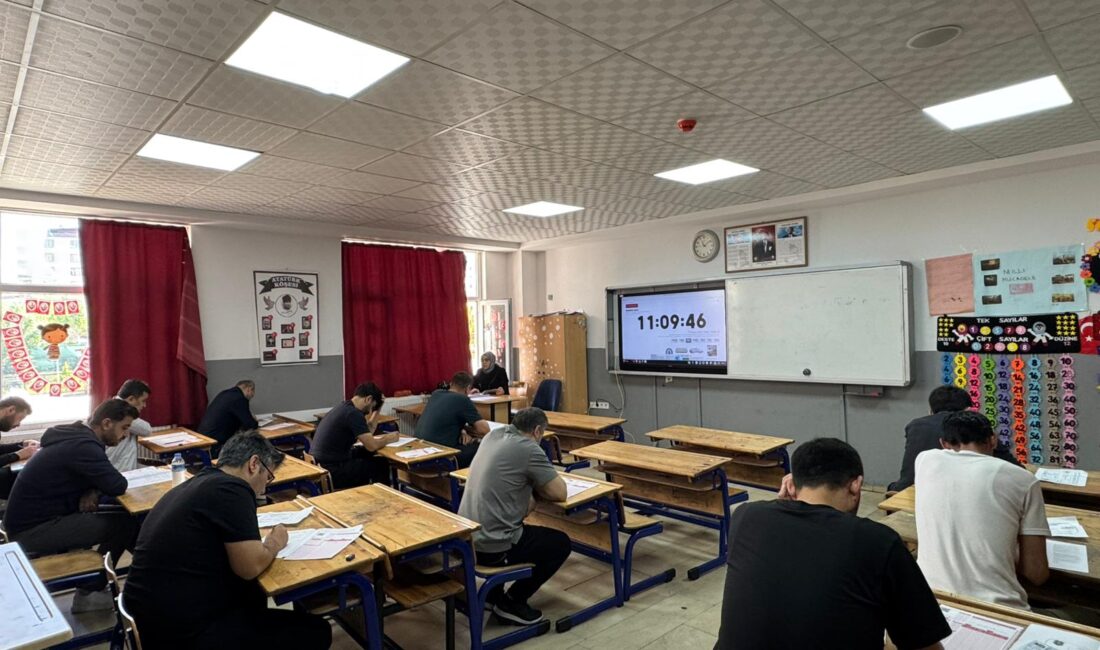Siirt’te Büyük Okuma Seferberliği: “Siirt Geleceğe Sayfa Çeviriyor” Sınavı Başarıyla Tamamlandı! Siirt Valiliği himayesinde, Siirt il Milli Eğitim Müdürlüğü koordinasyonunda, Şehit