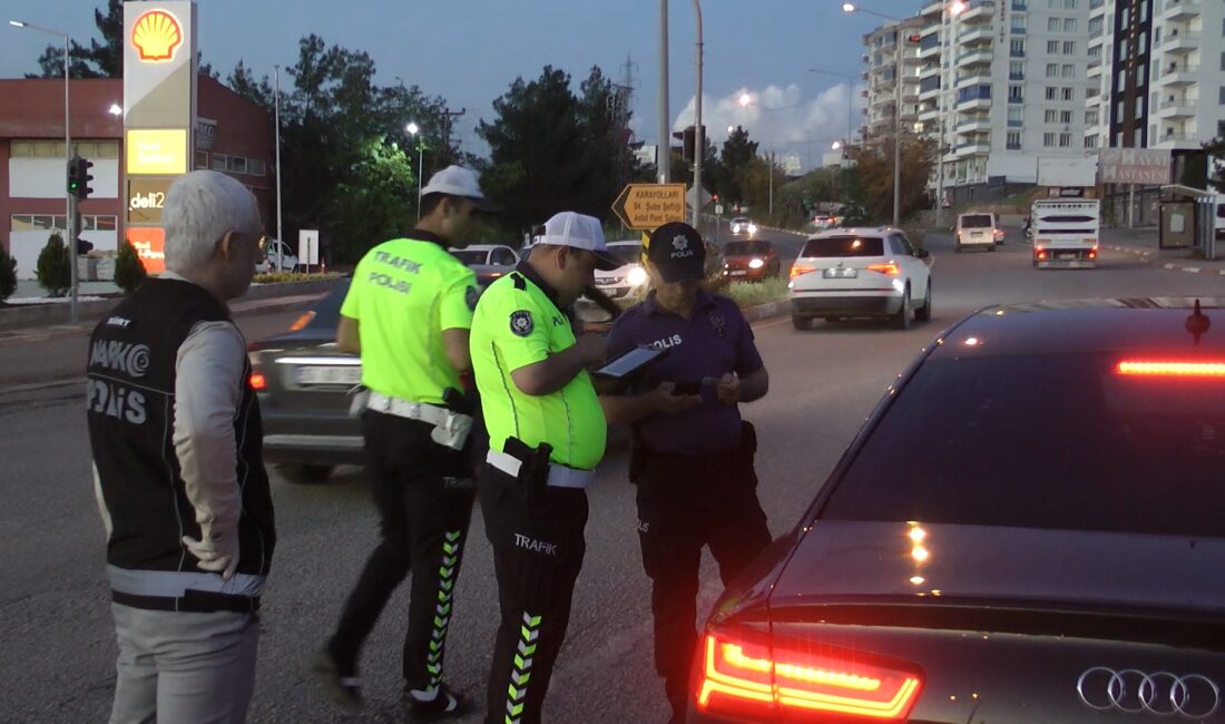 Siirt’te Uyuşturucu ve Silah Operasyonu! 17 Şüpheli Tutuklandı Siirt’te 4-20 Mayıs tarihleri arasında düzenlenen asayiş ve güvenlik operasyonlarında