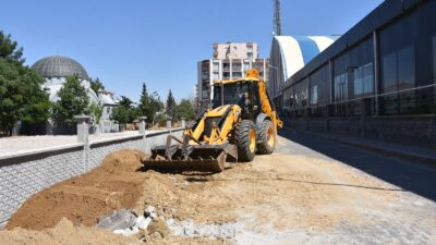 Siirt Belediyesi, kent genelinde ulaşım altyapısını güçlendirmeye yönelik çalışmalarını sürdürüyor.