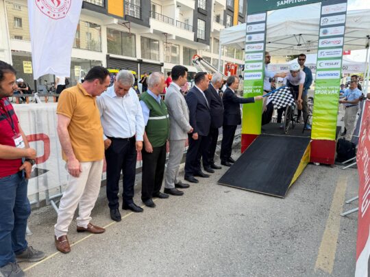 Türkiye bisiklet federasyonunun düzenlediği bisiklet yol Şampiyonası başladı. Üç gün