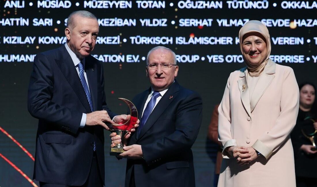 Sancaklar Vakfı’na Cumhurbaşkanı Erdoğan’dan Anlamlı Ödül Hemşehrilerimiz Sancak Ailesi tarafından kurulan Sancaklar Vakfı, hayır faaliyetlerinde öncü
