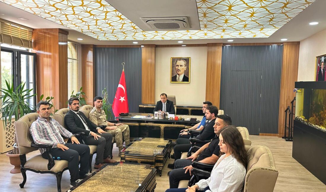 Şirvan Kaymakamı Bayram Göreve Başladı Şirvan kaymakamlığına atanan Ertuğrul Bayram göreve başladı.