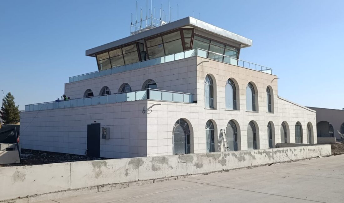 Siirt Havalimanında Geri Sayım Başladı: Hedef 15 Eylül’de Yeniden Uçuşlar Yaklaşık bir yılı aşkın süredir yeni terminal ve altyapı çalışmaları