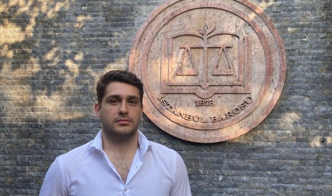 HEMŞEHRİMİZ ÖZEVİNİN BAŞARISI! İNGILTERE’DE AVUKAT OLDU Genç hemşiremiz Tibet Nasuh Özevin İngiltere’de avukatlığa başladı İlimizin deneyimli