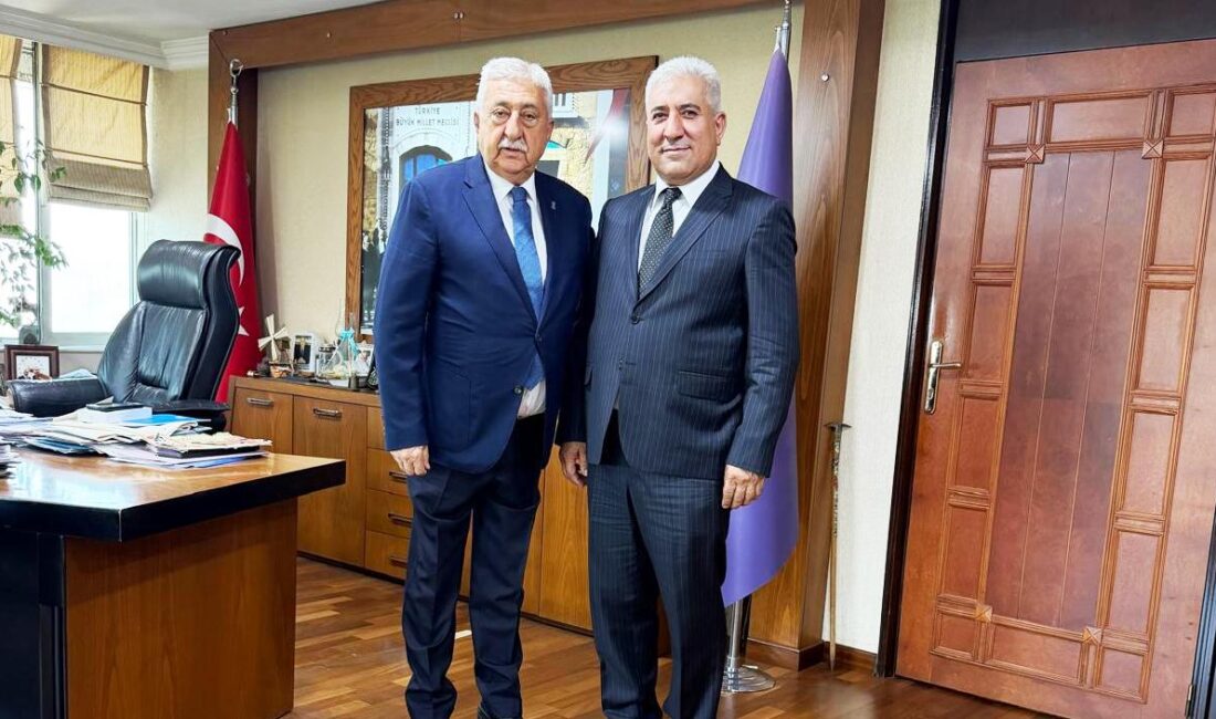 Siirt ESOB’a Araç Desteği, Sırada Yeni Hizmet Binası Var Siirt Esnaf ve Sanatkârlar Odaları Birliği Başkanı Hikmet Yılmaz, birliğe