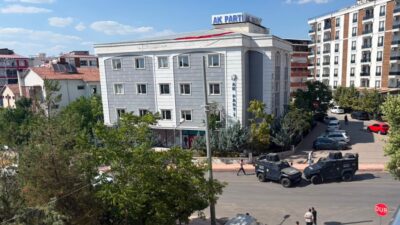 Siirt'te AK Parti İl Başkanlığı binası önüne bırakılan şüpheli paket,
