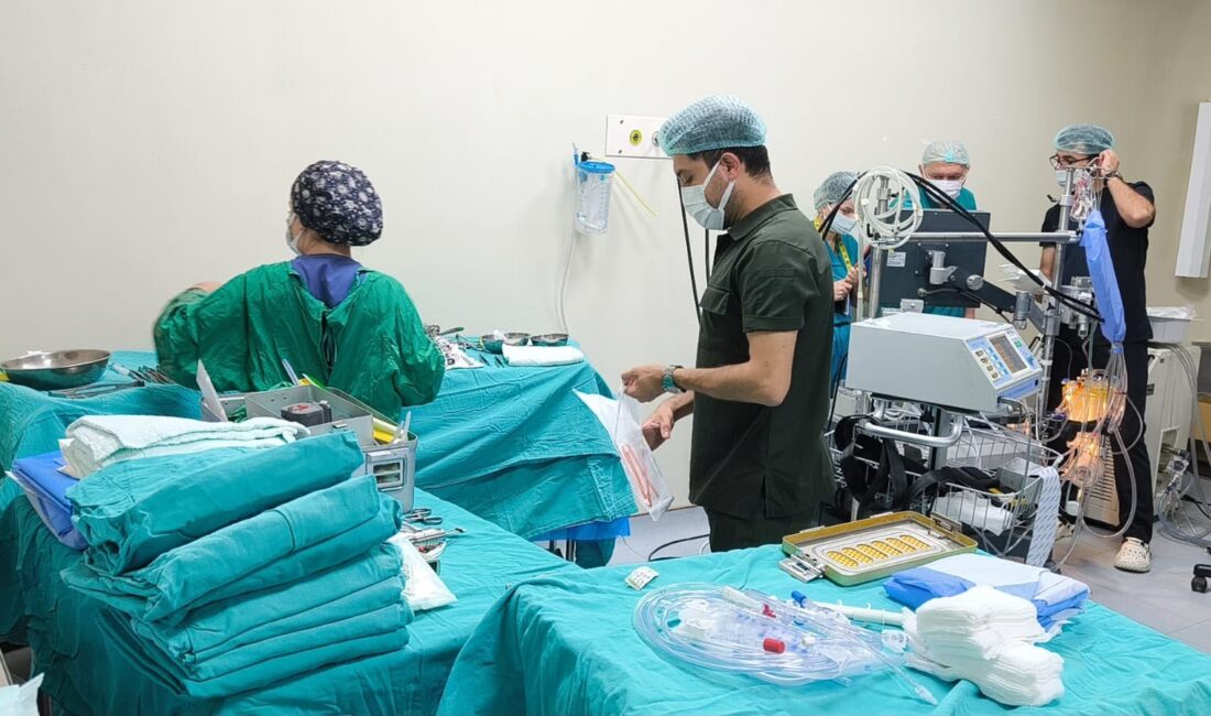 Siirt Eğitim ve Araştırma Hastanesinde açık kalp ameliyatları başarıyla gerçekleştirildi.