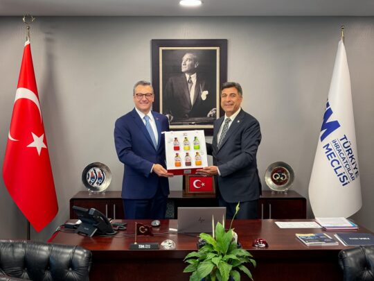TANIK TİM’İ ZİYARET ETTİ Türk Kızılay Yönetim kurulu üyesi Yener Tanık ile Türk Kızılay