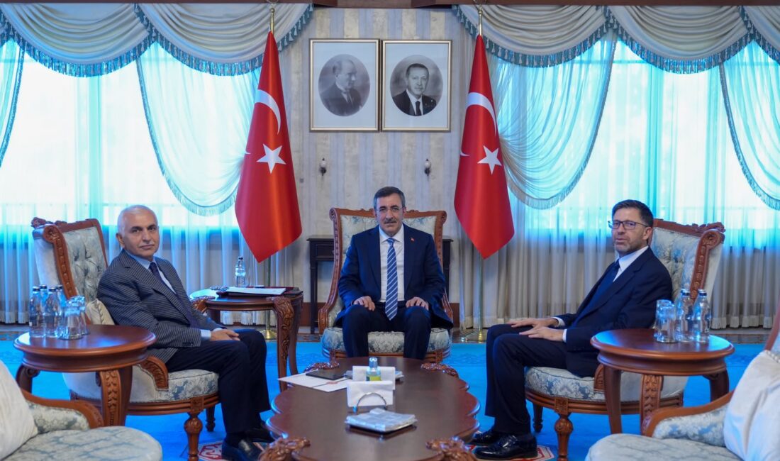 Siirt’in Talepleri Külliye’de Cumhurbaşkanı Yardımcısı Cevdet Yılmaz’a Sunuldu Siirt’in yatırım, ulaşım ve kalkınmaya yönelik talep ve ihtiyaçları Cumhurbaşkanı