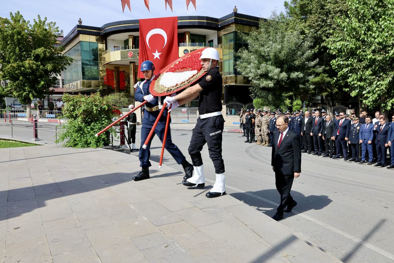 30 Ağustos Zafer Bayramı’nın 104. yıl dönümü dolayısıyla Siirt’te Cumhuriyet
