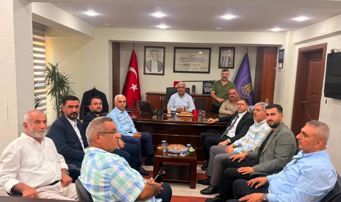 Ak Parti Heyetinden Esnaf ve Sanatkarlara Kutlama Ziyareti Geçtiğimiz aylarda yapılan genel kurulda göreve Siirt Esnaf ve Sanatkarlar