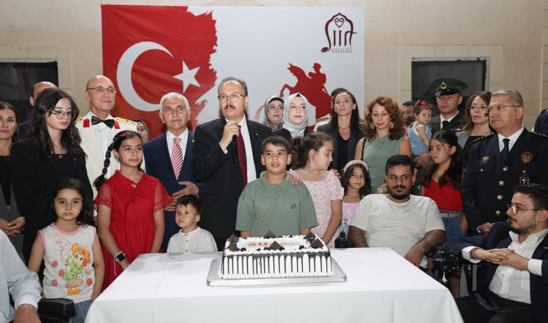 VALİ KIZILKAYA VE EŞİ HANIMEFENDİ KIZILKAYA, 30 AĞUSTOS RESEPSİYONUNA EV SAHİPLİĞİ YAPTI Siirt’te 30 Ağustos Zafer Bayramı Resepsiyonu Düzenlendi.
