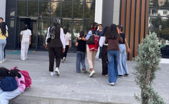 Siirt’te Dünya Okuma Haftası’nda Çocuklar Kütüphaneyle Buluştu Memur-Sen’e bağlı Büro Memur-Sen Siirt Şubesi yönetim kurulu üyeleri, kısa