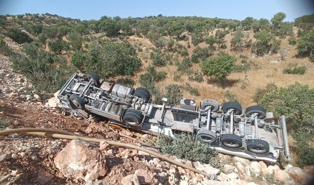 Siirt’in Eruh ilçesinde petrol şirketine ait araç uçuruma yuvarlandı Siirt’in Eruh ilçesine bağlı Yelkese köyünde petrol şirketine ait bir