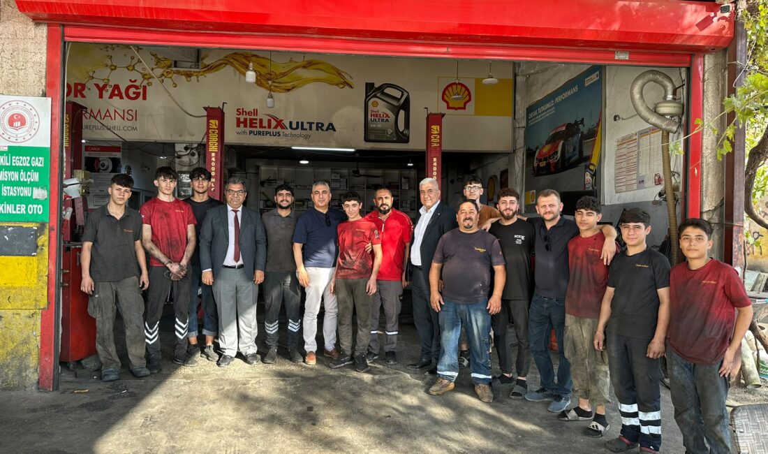 Siirt’te Ahilik Haftası kapsamında küçük sanayi sitesine ziyaret 39. Ahilik Haftası kutlamaları kapsamında Siirt’te çeşitli ziyaretler gerçekleştirildi.