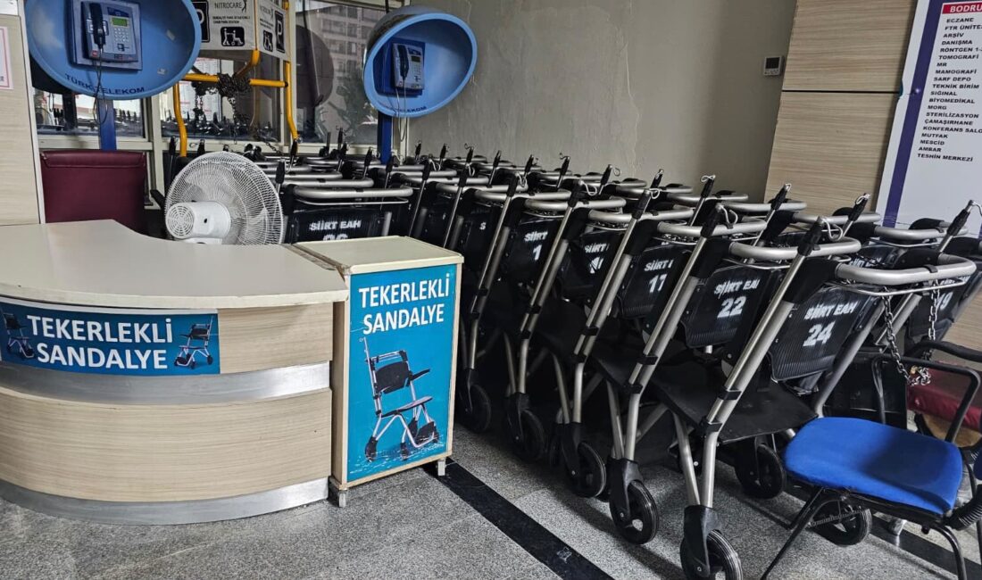 Hastanede tekerlekli sandalye kapasitesi artırıldı Siirt'te hastanede sağlık hizmetlerine erişimin kolaylaştırılması ve hareket kısıtlılığı bulunan