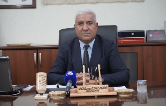 SİİRT ESOB BAŞKANI YILMAZ: “ÖĞRENCİ VE ÖĞRETMENLERİMİZE BAŞARILAR DİLİYORUM” Siirt Esnaf ve Sanatkarlar Odaları Birliği Başkanı Hikmet Yılmaz yaptığı