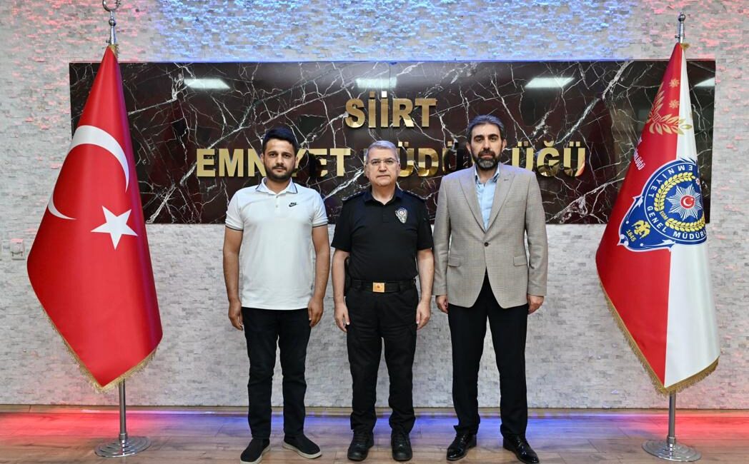 ASRİAD Siirt Şubesi’nden Emniyet Müdürü Özdemir’e Ziyaret Siirt İl Emniyet Müdürlüğü görevine kısa süre önce atanan Mehmet