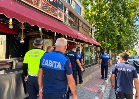 Siirt’te Zabıta Denetimleri! Siirt Belediyesi Zabıta Müdürlüğü ekiplerince kent genelinde gerçekleştirilen denetimlerde 450