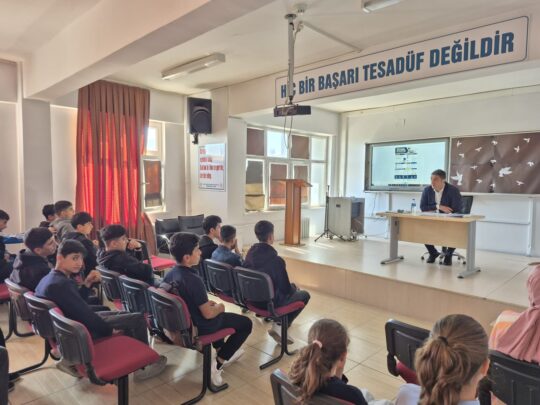 Siirt’te Muhasebe Öğrencilerine Mesleki Seminer Düzenlendi Siirt Evliya Çelebi Mesleki ve Teknik Anadolu Lisesinde, Ahilik Haftası