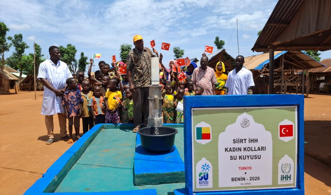 Siirt İHH’nın çalışmalarıyla Benin’de temiz su kuyusu açıldı Siirt İHH Kadın Kolları'nın çalışmaları kapsamında hayırseverlerin desteğiyle Afrika ülkesi