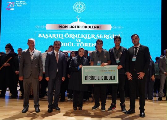 Siirt Anadolu İmam Hatip Lisesi projesiyle Türkiye birincisi oldu Siirt Anadolu İmam Hatip Lisesi öğrencilerinin hazırladığı NEO-DERİNKUYU projesi, Milli